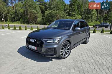 Внедорожник / Кроссовер Audi Q7 2021 в 