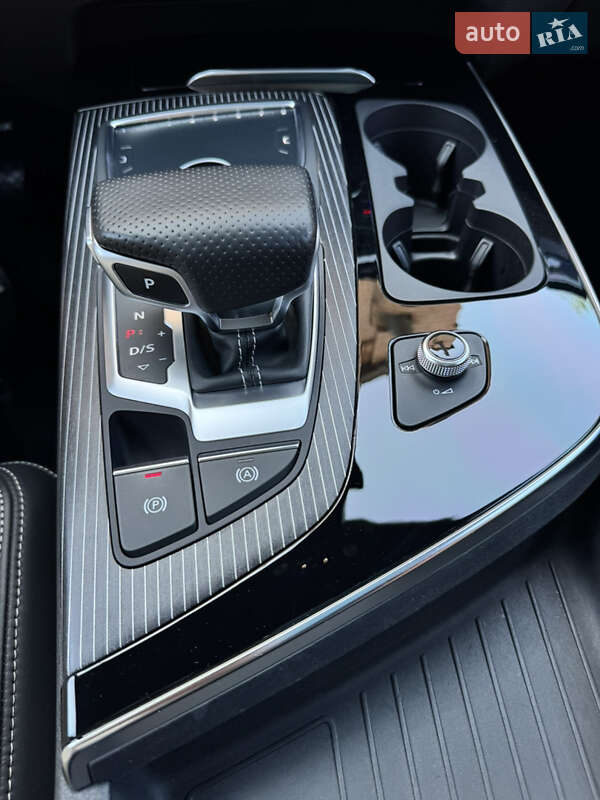 Позашляховик / Кросовер Audi Q7 2016 в Києві