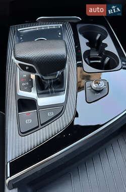 Внедорожник / Кроссовер Audi Q7 2016 в 