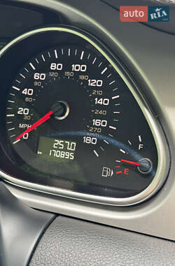 Внедорожник / Кроссовер Audi Q7 2013 в 
