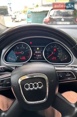Внедорожник / Кроссовер Audi Q7 2011 в 