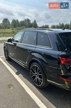 Внедорожник / Кроссовер Audi Q7 2020 в 