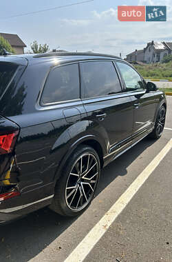 Внедорожник / Кроссовер Audi Q7 2020 в 