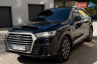 Позашляховик / Кросовер Audi Q7 2017 в 