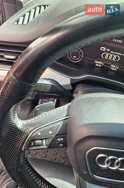 Позашляховик / Кросовер Audi Q7 2017 в 