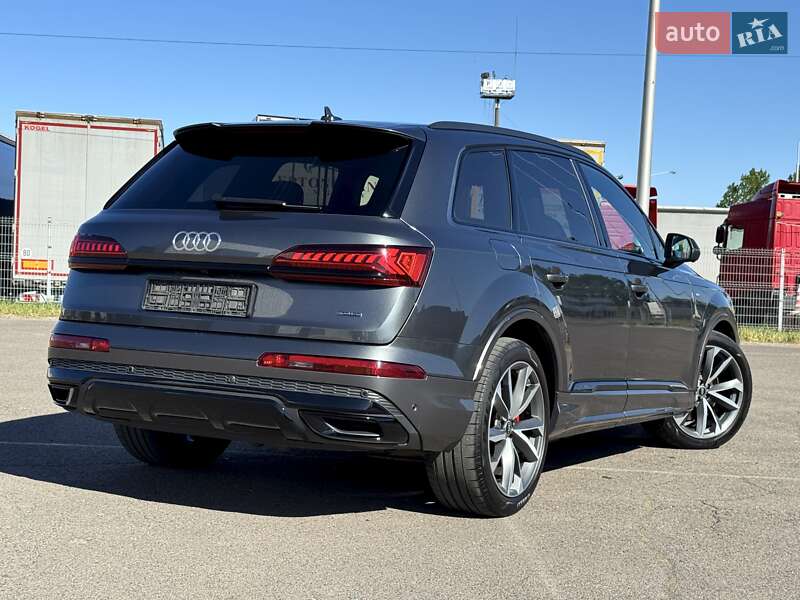 Внедорожник / Кроссовер Audi Q7 2021 в Киеве