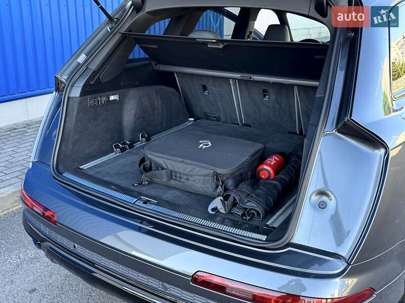 Внедорожник / Кроссовер Audi Q7 2021 в Киеве