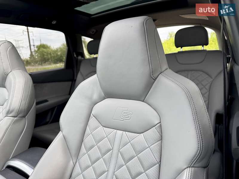 Внедорожник / Кроссовер Audi Q7 2021 в Киеве