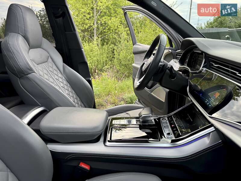 Внедорожник / Кроссовер Audi Q7 2021 в Киеве