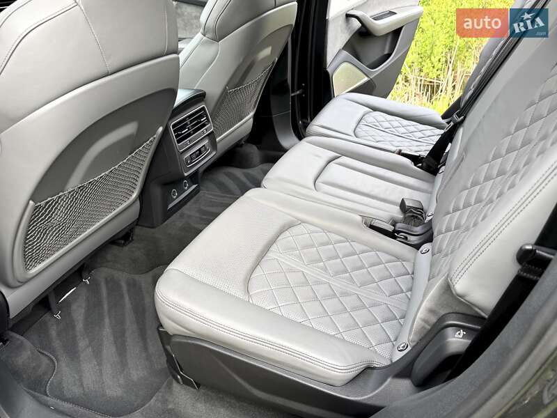 Внедорожник / Кроссовер Audi Q7 2021 в Киеве