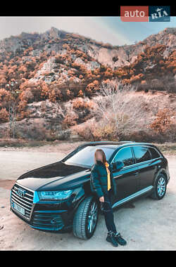 Внедорожник / Кроссовер Audi Q7 2016 в 