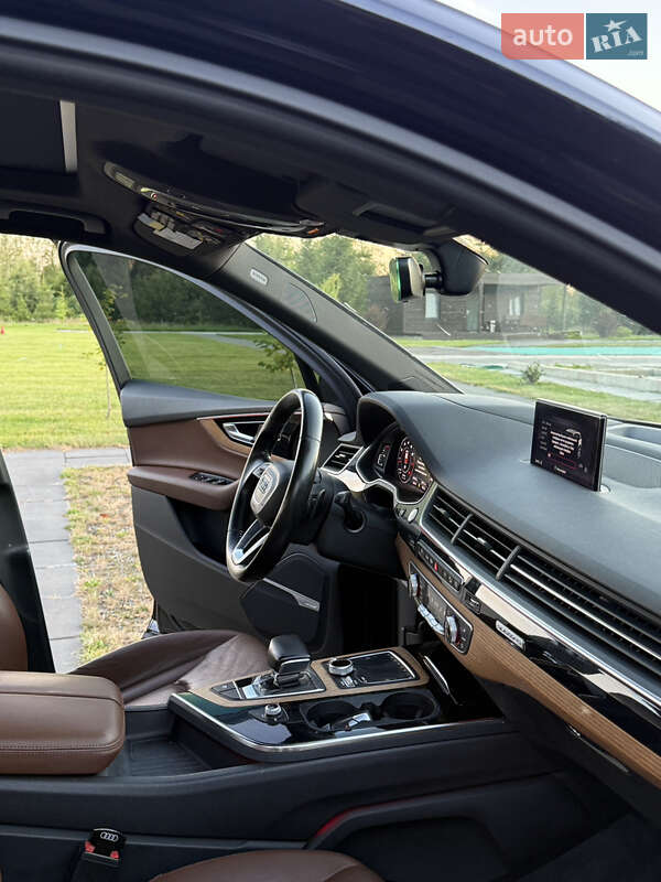 Позашляховик / Кросовер Audi Q7 2016 в Луцьку