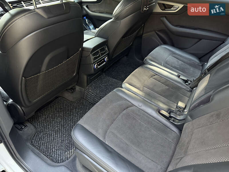Внедорожник / Кроссовер Audi Q7 2017 в Хмельницком