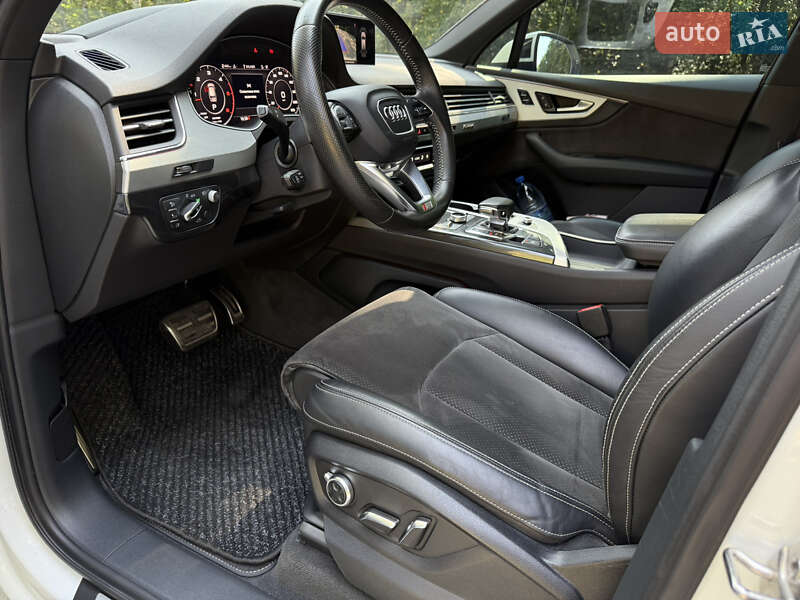 Внедорожник / Кроссовер Audi Q7 2017 в Хмельницком