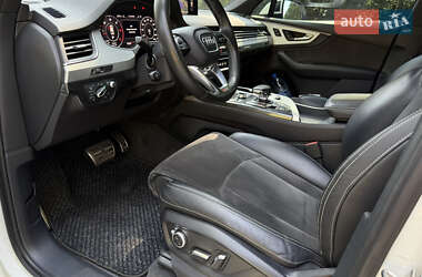 Внедорожник / Кроссовер Audi Q7 2017 в 