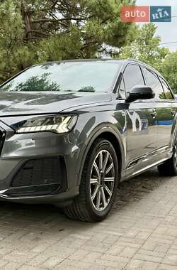 Внедорожник / Кроссовер Audi Q7 2021 в 