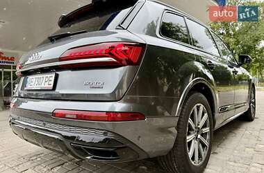 Внедорожник / Кроссовер Audi Q7 2021 в 