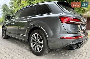 Внедорожник / Кроссовер Audi Q7 2021 в 