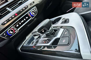 Внедорожник / Кроссовер Audi Q7 2018 в 