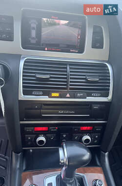 Позашляховик / Кросовер Audi Q7 2013 в 