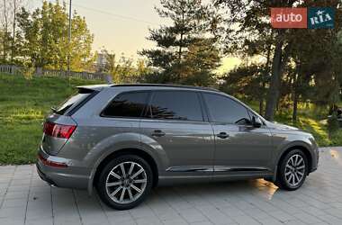 Внедорожник / Кроссовер Audi Q7 2017 в 