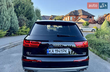 Внедорожник / Кроссовер Audi Q7 2015 в 