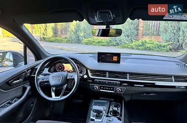 Внедорожник / Кроссовер Audi Q7 2015 в 