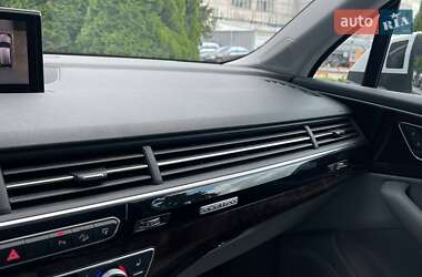 Внедорожник / Кроссовер Audi Q7 2016 в 
