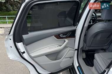 Внедорожник / Кроссовер Audi Q7 2016 в 
