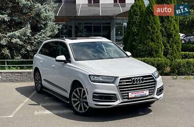 Внедорожник / Кроссовер Audi Q7 2016 в 