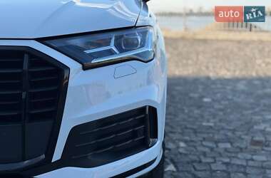 Позашляховик / Кросовер Audi Q7 2020 в 