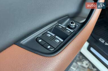 Позашляховик / Кросовер Audi Q7 2020 в 