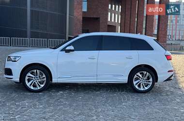 Позашляховик / Кросовер Audi Q7 2020 в 