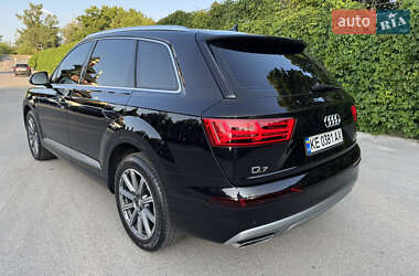 Внедорожник / Кроссовер Audi Q7 2015 в 