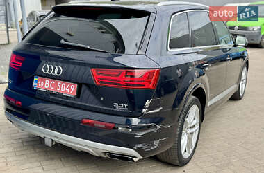 Внедорожник / Кроссовер Audi Q7 2016 в 