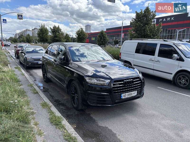 Внедорожник / Кроссовер Audi Q7 2018 в 