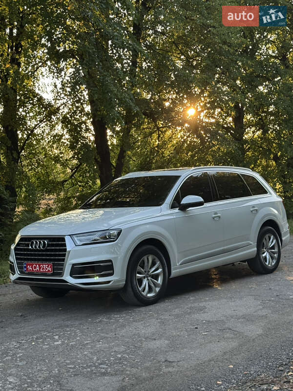 Внедорожник / Кроссовер Audi Q7 2018 в 