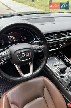 Внедорожник / Кроссовер Audi Q7 2017 в 