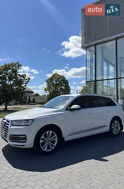 Позашляховик / Кросовер Audi Q7 2016 в 