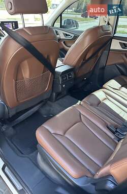 Позашляховик / Кросовер Audi Q7 2016 в 