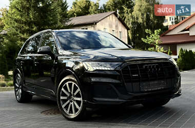 Внедорожник / Кроссовер Audi Q7 2021 в 