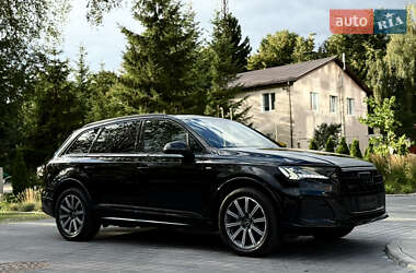 Внедорожник / Кроссовер Audi Q7 2021 в 