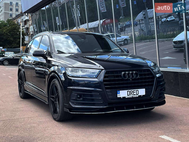 Внедорожник / Кроссовер Audi Q7 2017 в 