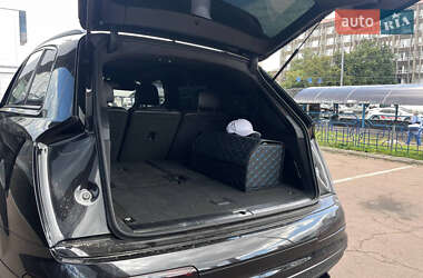 Внедорожник / Кроссовер Audi Q7 2017 в 