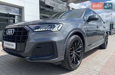 Позашляховик / Кросовер Audi Q7 2021 в 