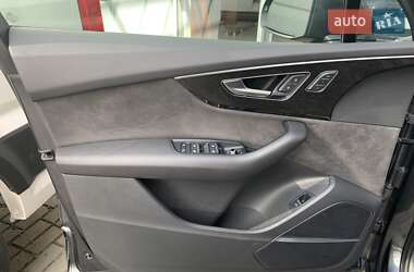 Позашляховик / Кросовер Audi Q7 2021 в 
