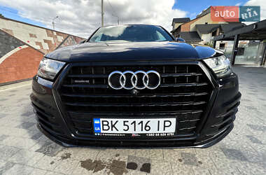 Внедорожник / Кроссовер Audi Q7 2016 в 