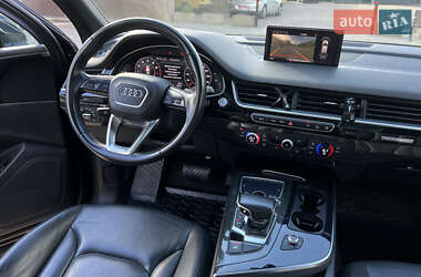 Внедорожник / Кроссовер Audi Q7 2016 в 