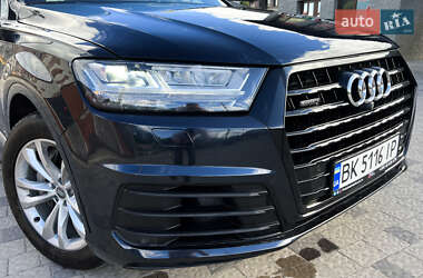 Внедорожник / Кроссовер Audi Q7 2016 в 