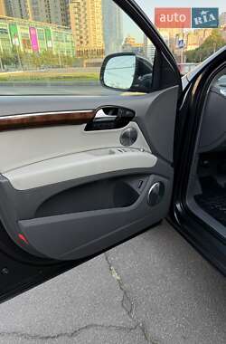 Внедорожник / Кроссовер Audi Q7 2012 в 